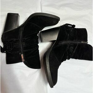 Lane Bryant black heeled boots zip up side size 10 wide.